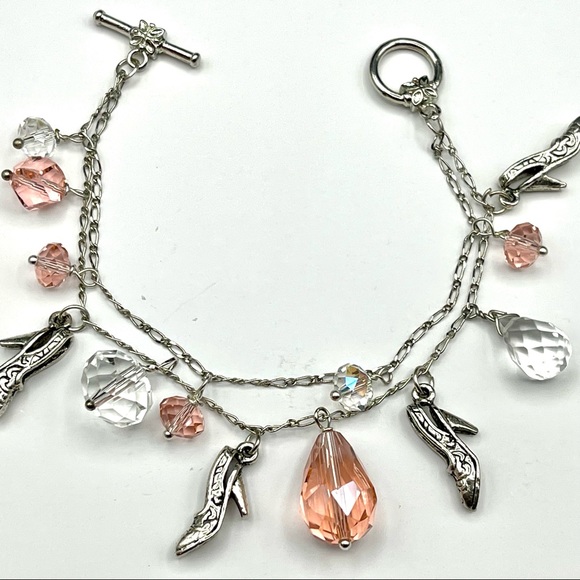 NWT DOUBLE STRAND CHARM BRACELET IN TONES OF BLUSH ROSÉ CRYSTALS & SILVER SHOES - Picture 5 of 16